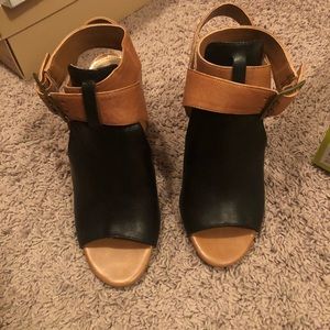 GIanni Bini HEELS IN BROWN AND BLACK